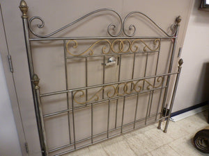QUEEN BED