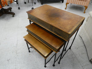 NESTING TABLES