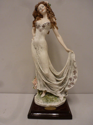 FIGURINE