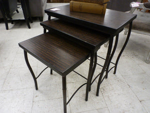 NESTING TABLES