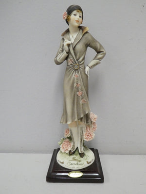 FIGURINES
